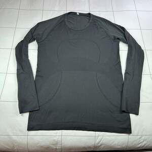 Lululemon Top Womens 12 Black Swift Stride Long Sleeve Athletic Run Workout Gym